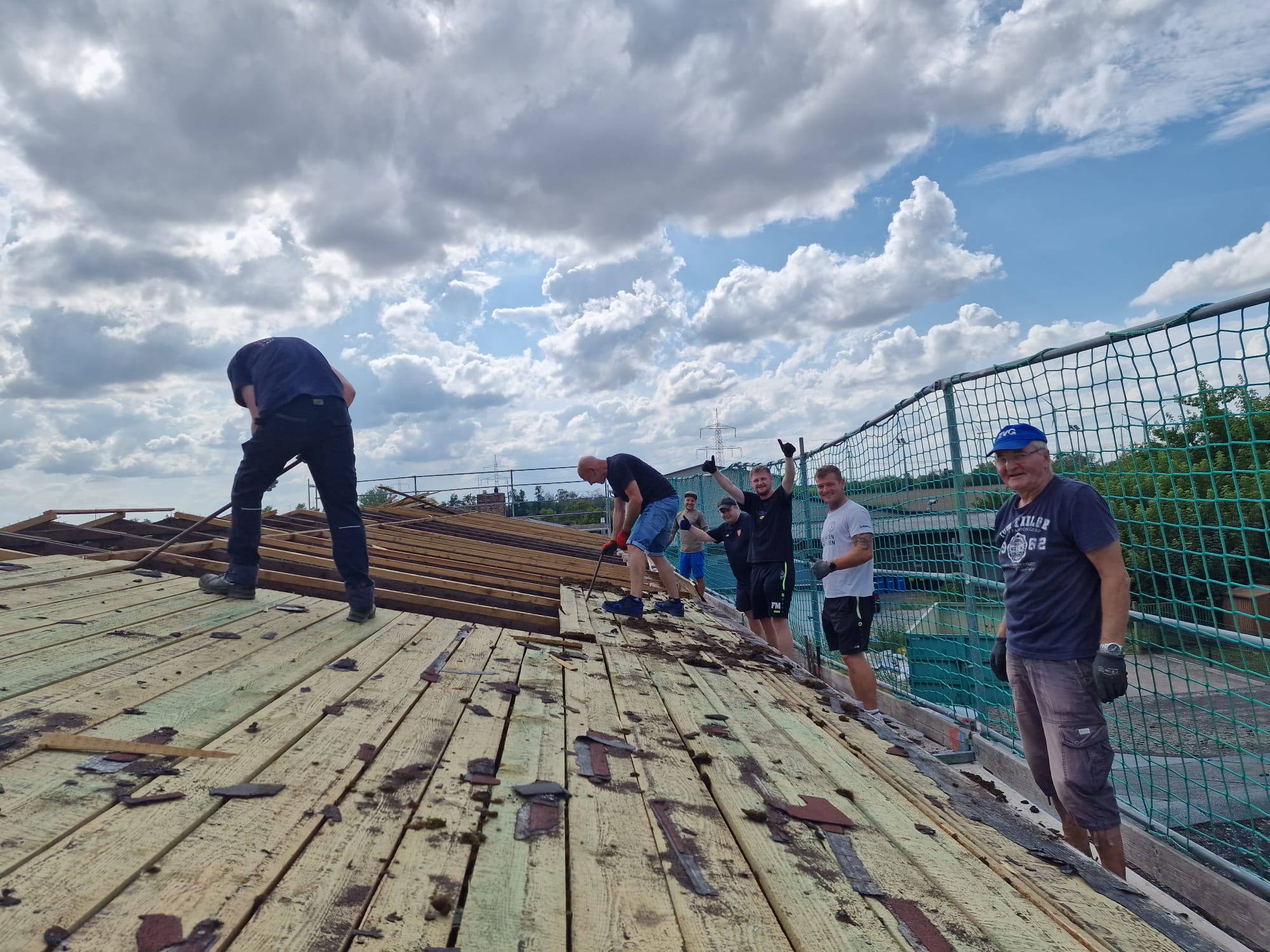 Ein Dorfverein mit großen Plänen: Sanierung der Turnhalle gestartet