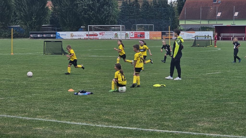 Bambini des SV Concordia Schenkenberg beim Turnier in Rackwitz im Spieleinsatz