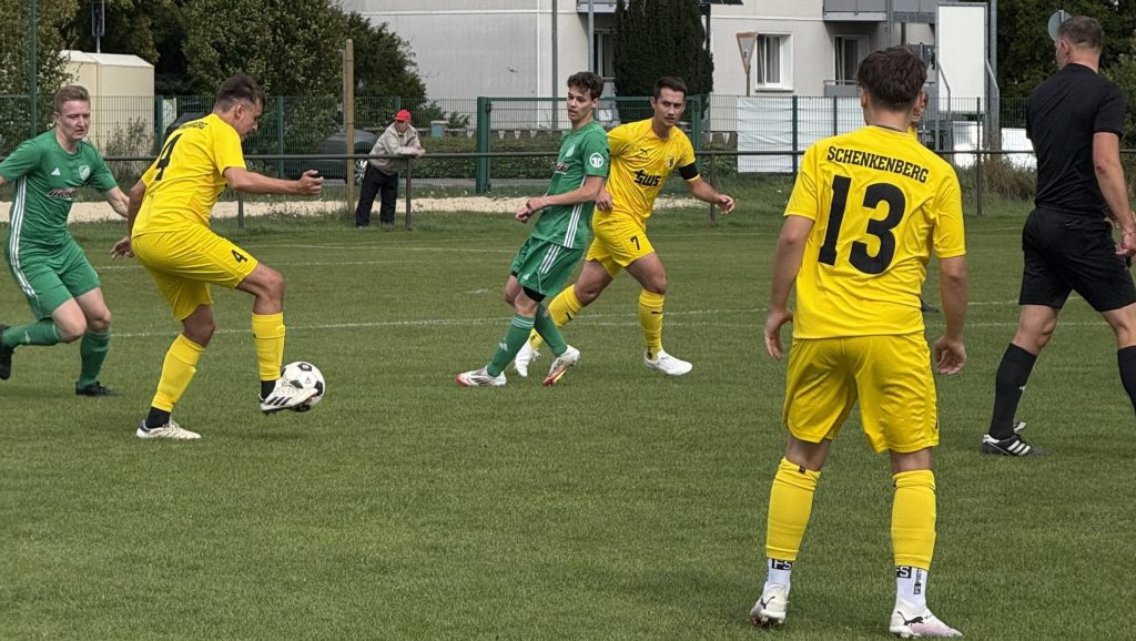 Angriffsszene unserer 1. Herren im Spiel – Niederlage gegen Schildau.
