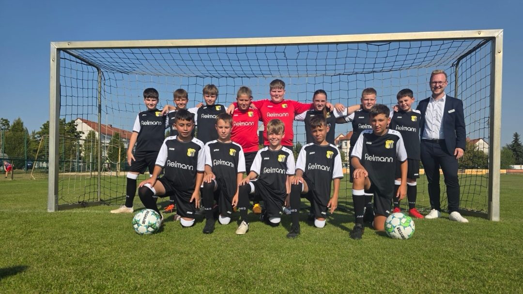 Neuer Trikotsatz für unsere D2-Jugend – Dank an Fielmann
