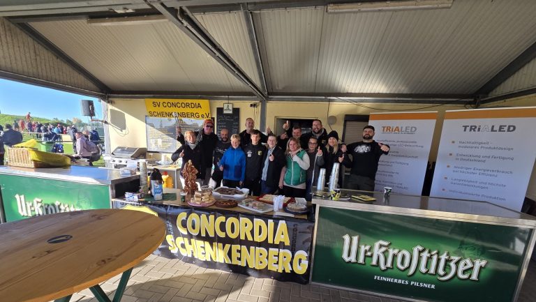 Das Orga- und Eventteam des SV Concordia Schenkenberg hinter dem aufgebauten Thekenbereich beim Herbstcup