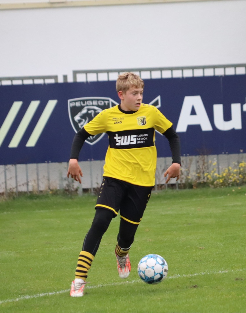 Eric von Concordias C-Junioren am Ball beim Auswärtsspiel in Glesien