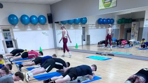 B-Jugend des SV Concordia Schenkenberg beim intensiven Kraft- und Stabilitätstraining im DSW-Club