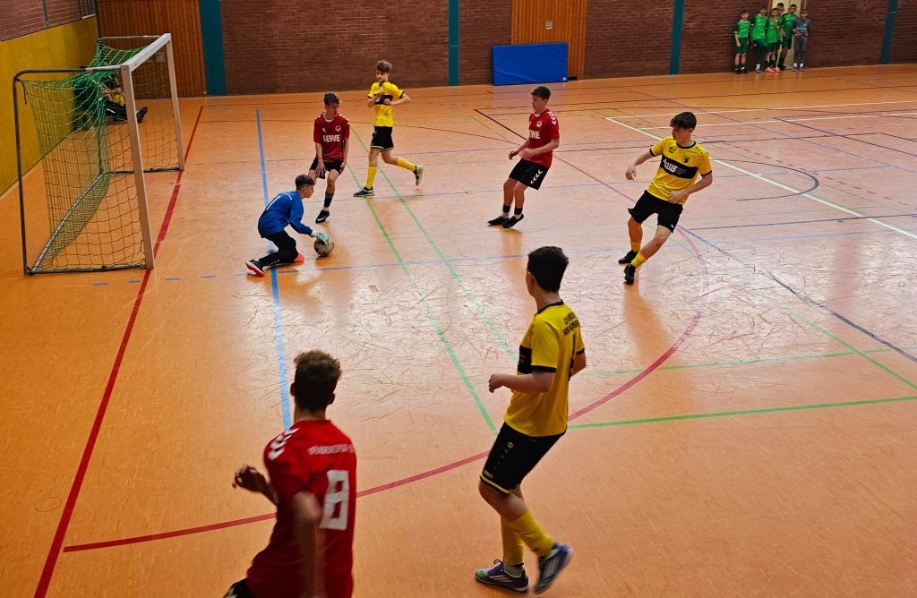 C-Jugend im Hallenspiel während der Vorbereitung auf die Hallenkreismeisterschaft