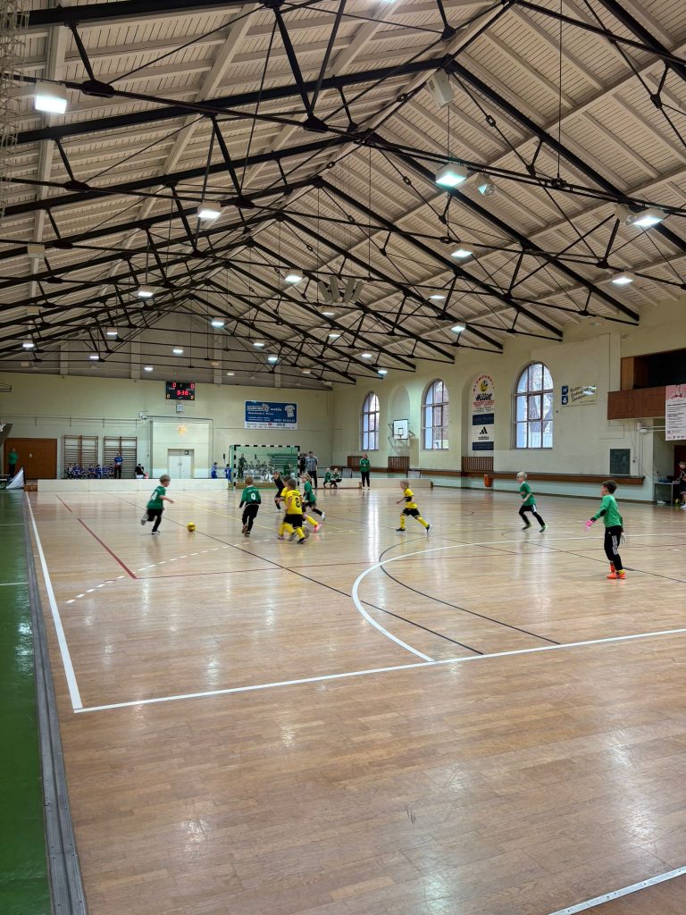 G-Jugend des SV Concordia Schenkenberg im Funino-Spiel während eines Hallenturniers