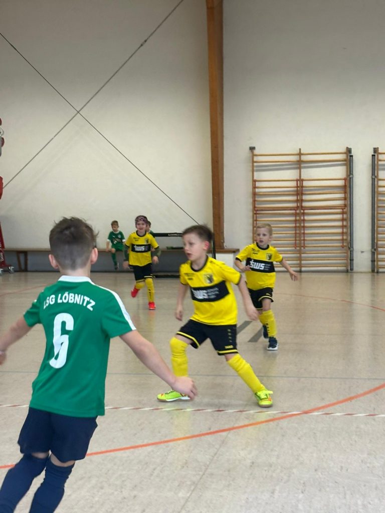 Bambini Turnier Friedersdorf – intensive Spielsituation gegen starke Gegner in der Halle