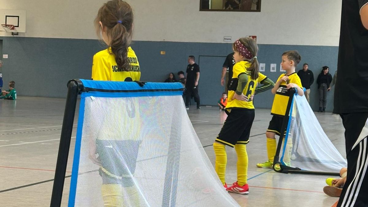 Bambini Turnier Friedersdorf – Kinderfußball in der Halle mit Minitor und vollem Einsatz