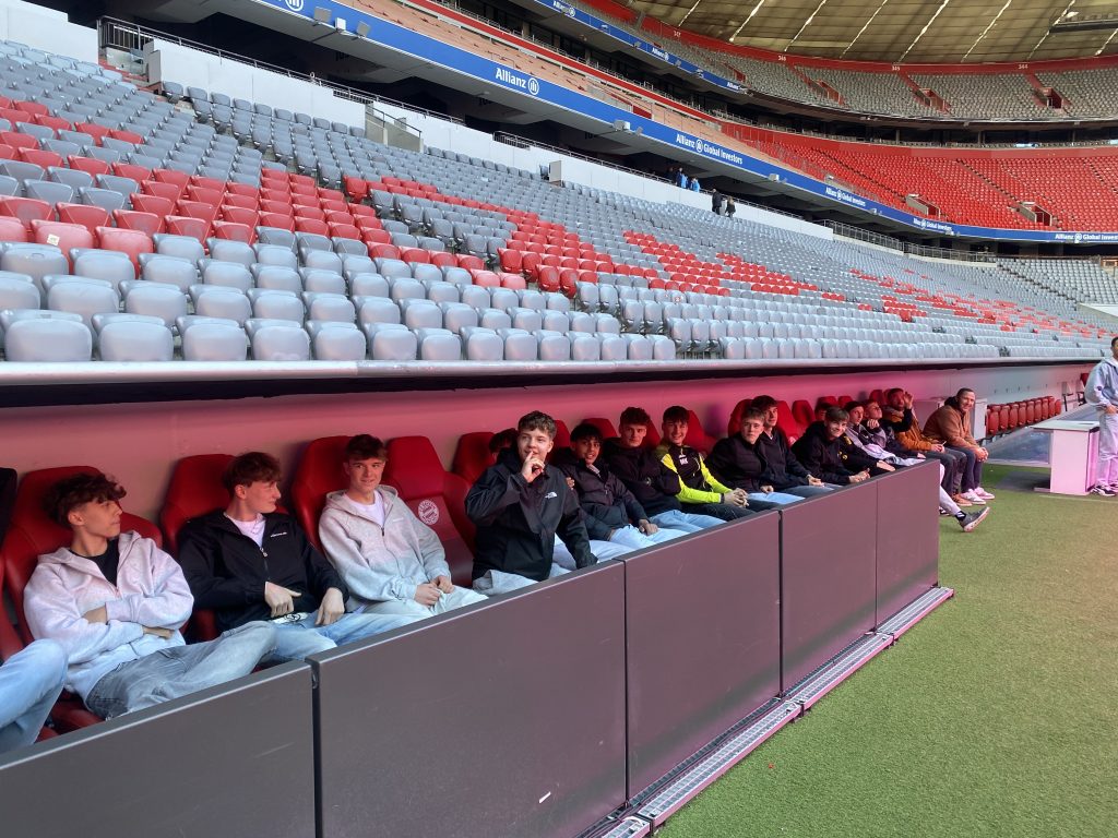U17 Concordia Schenkenberg auf der Ersatzbank in der Allianz Arena München