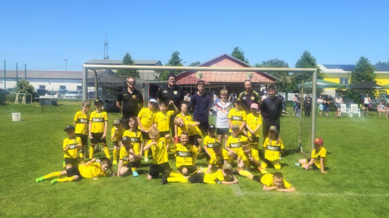 Tolle überregionale Resonanz bei unseren Jugendturnieren zeigt das stolze F-Jugend-Team des SV Concordia Schenkenberg.